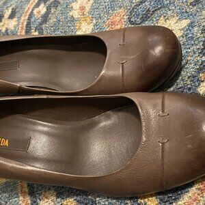 Never worn. Taupe leather pumps